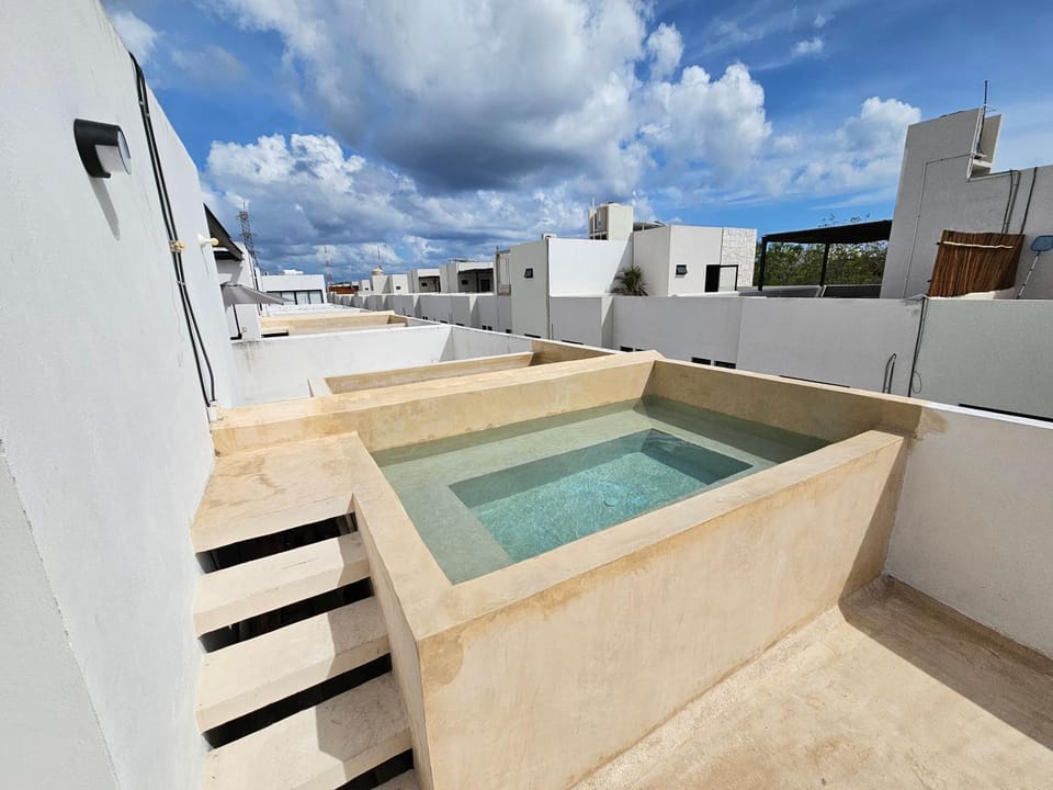 Swimming pool, Swimming pool