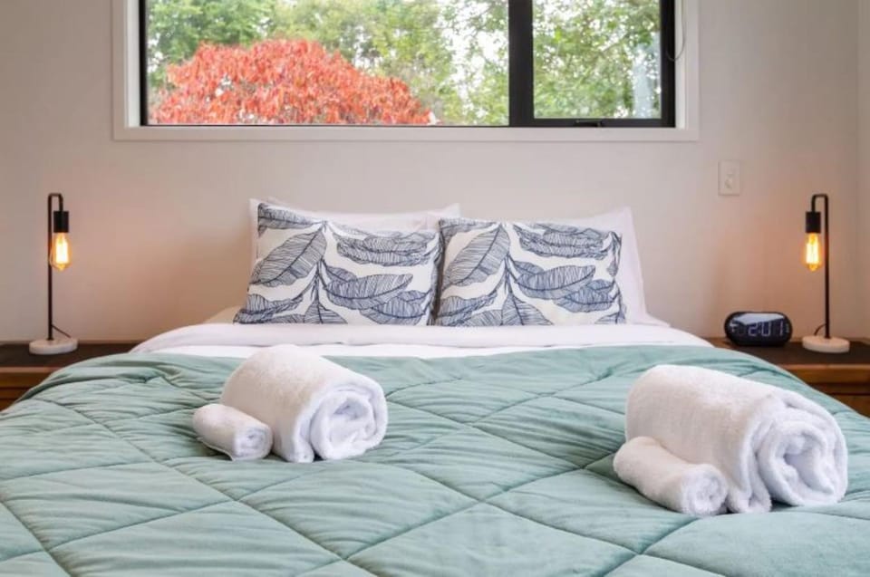 Photo of the whole room, Bedroom, towels