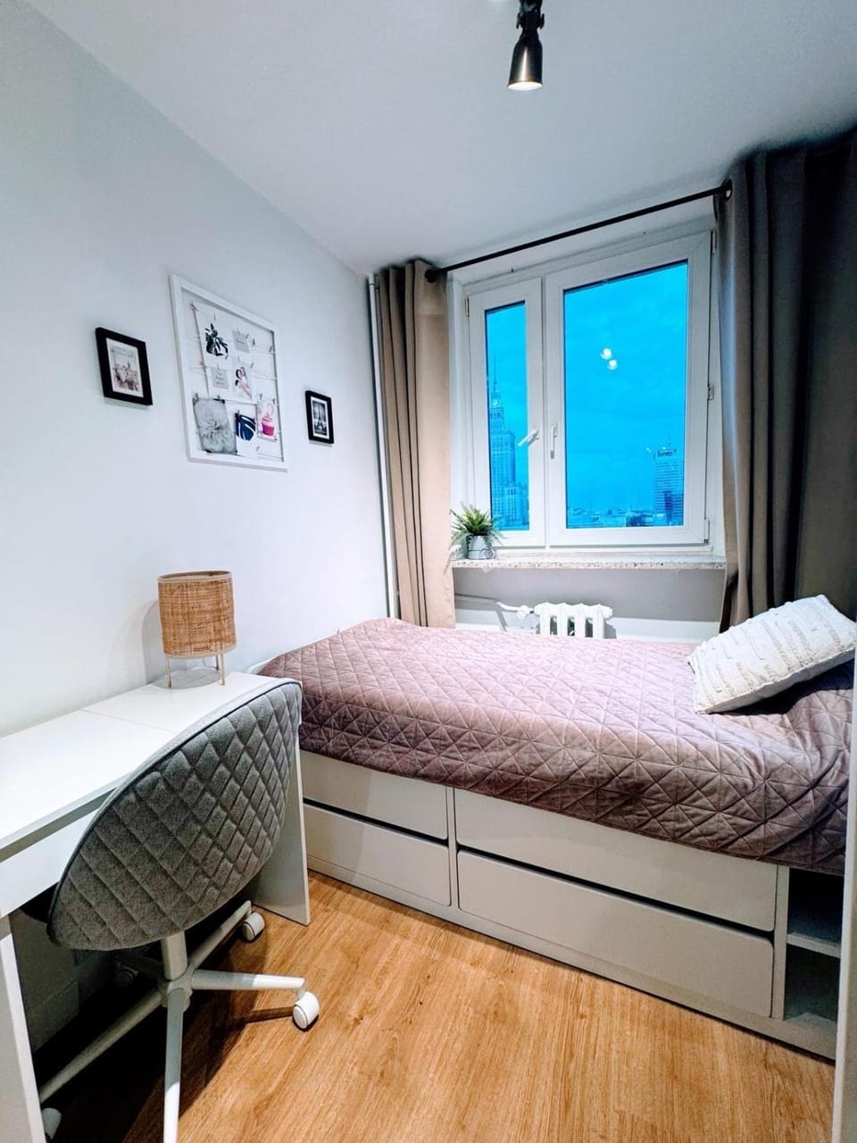 Bed, View (from property/room), View (from property/room), Photo of the whole room, Bedroom, City view, City view, Landmark view, Landmark view