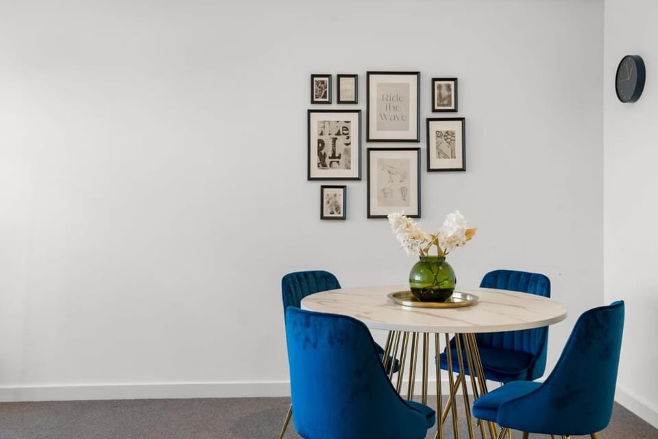 Pure Luxury Modern CBD 1BR Apt ChinaTown Carpark Apartment in Adelaide