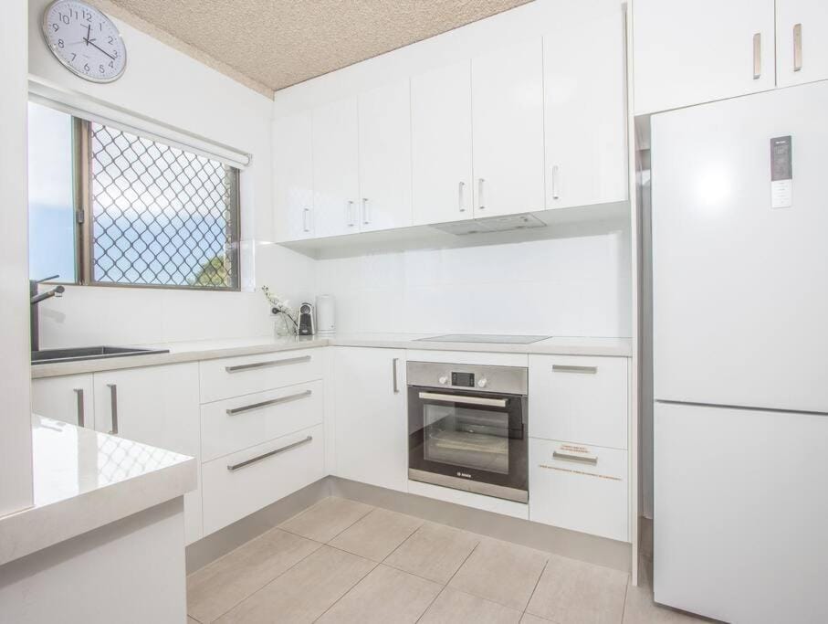 Kitchen or kitchenette, dishwasher, oven, stove