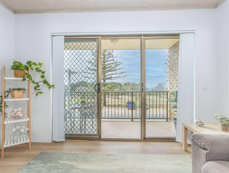 View (from property/room), Balcony/Terrace, Living room, Seating area