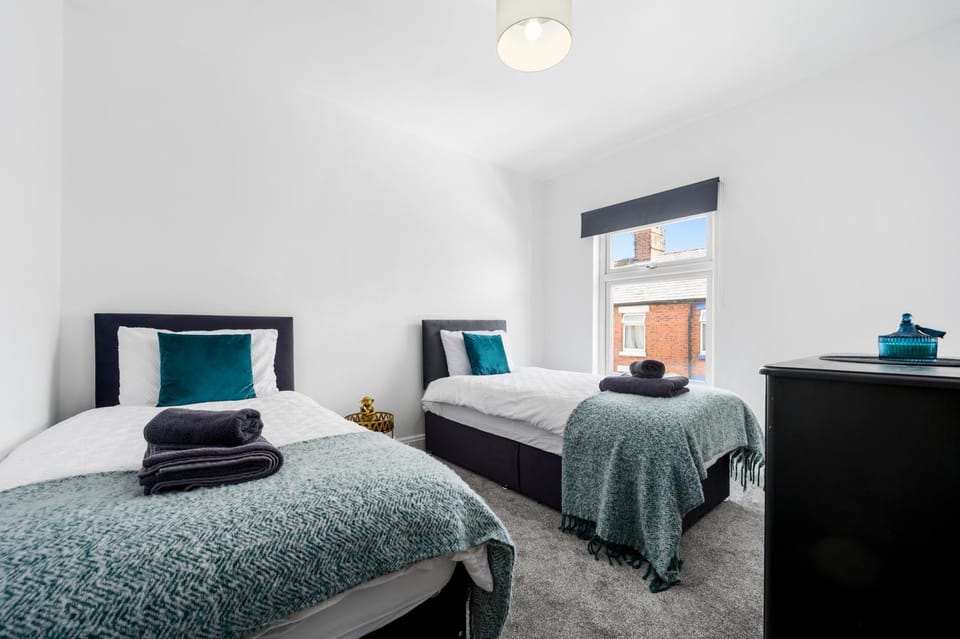 Bed, Bedroom, towels, wardrobe