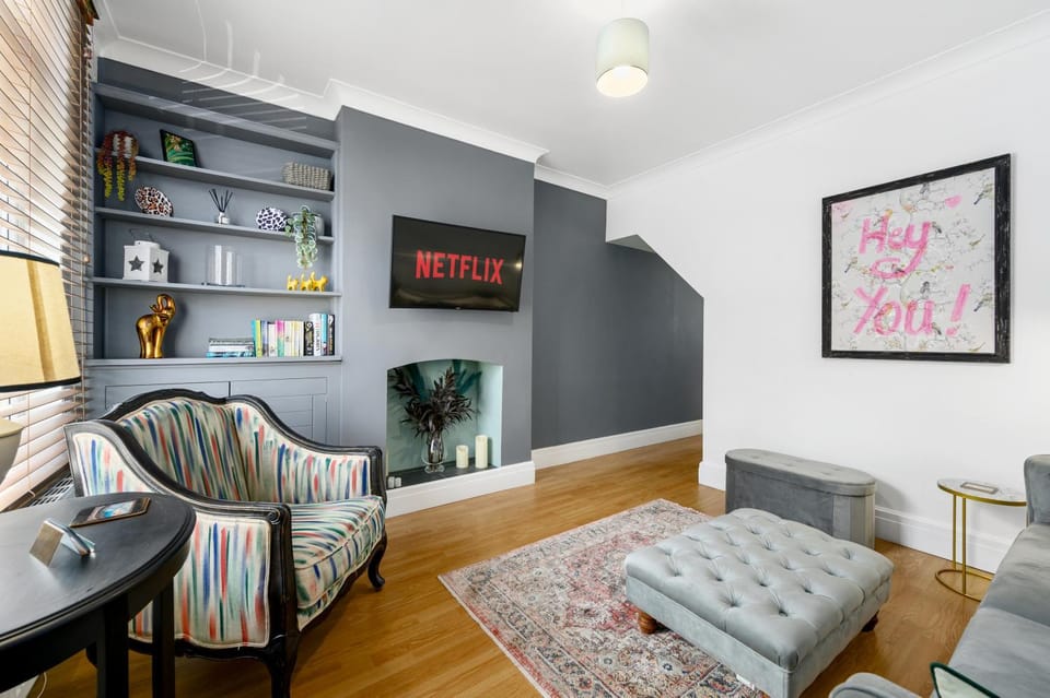 Communal lounge/ TV room, TV and multimedia, Living room, Seating area, Evening entertainment