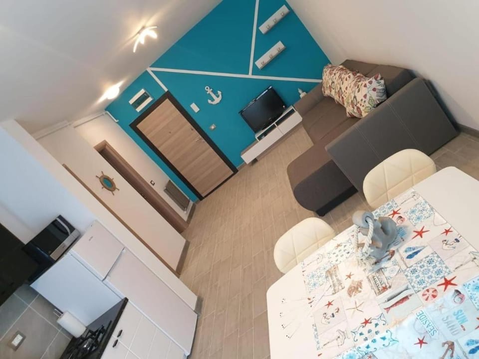 Communal lounge/ TV room, TV and multimedia, Living room