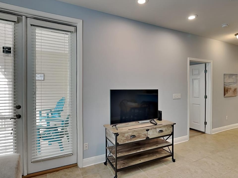 TV and multimedia, Living room, Seating area, furniture