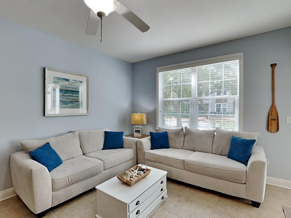 Living room, Seating area, furniture