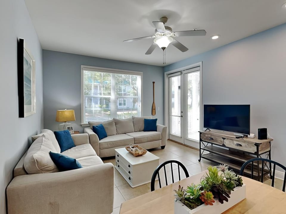 TV and multimedia, Living room, Seating area, furniture