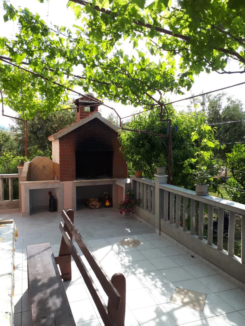 Property building, Patio, Spring, Day, BBQ facilities, Game Room, Garden, Balcony/Terrace, Garden view