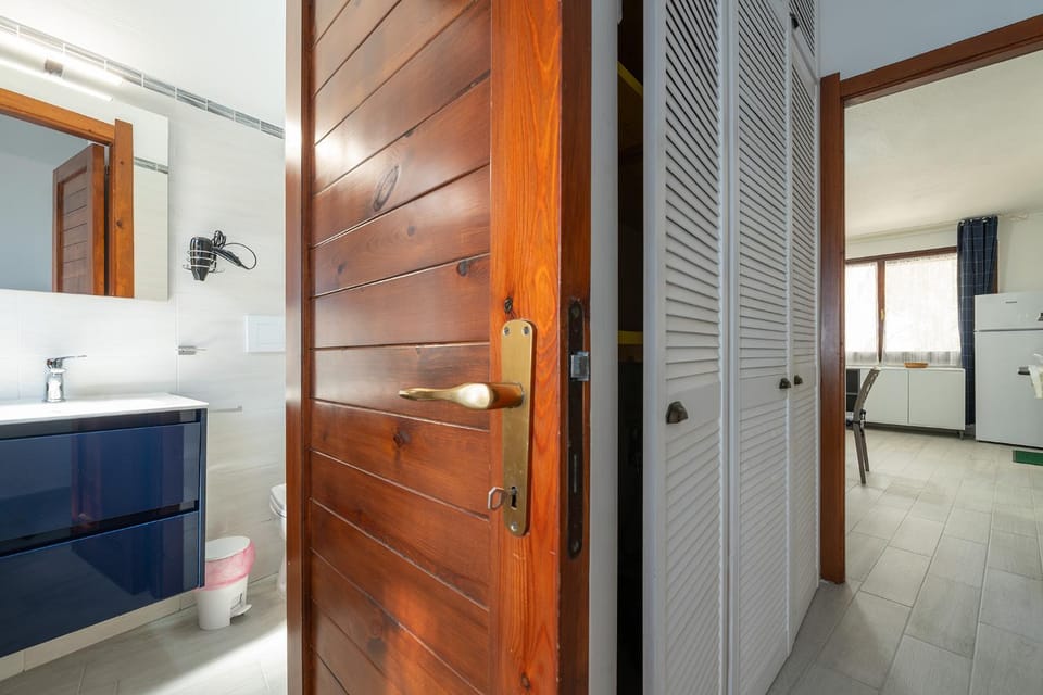 Bathroom, wardrobe