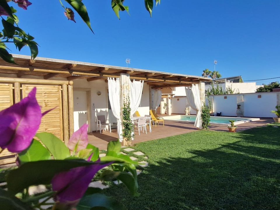 Property building, Spring, Day, Garden, Garden view