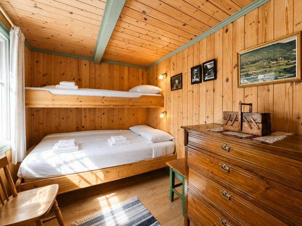 Bed, Bedroom, bunk bed, wardrobe
