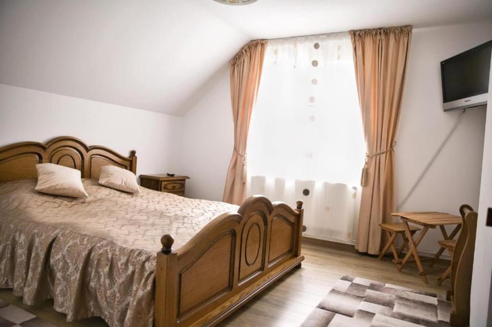 Casa Pojorâta Bed and Breakfast in Romania