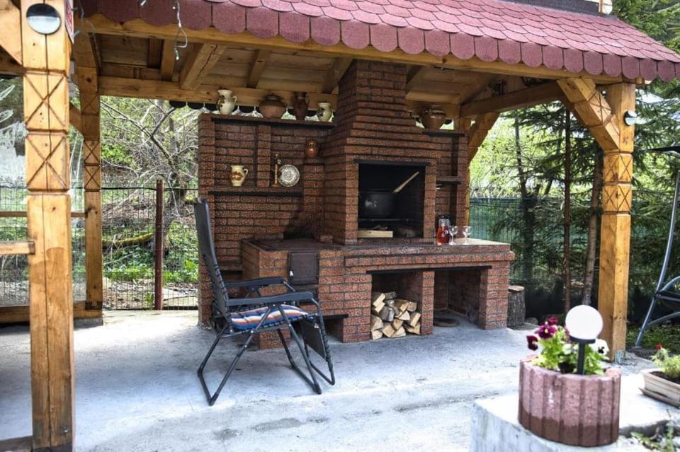 Casa Pojorâta Bed and Breakfast in Romania