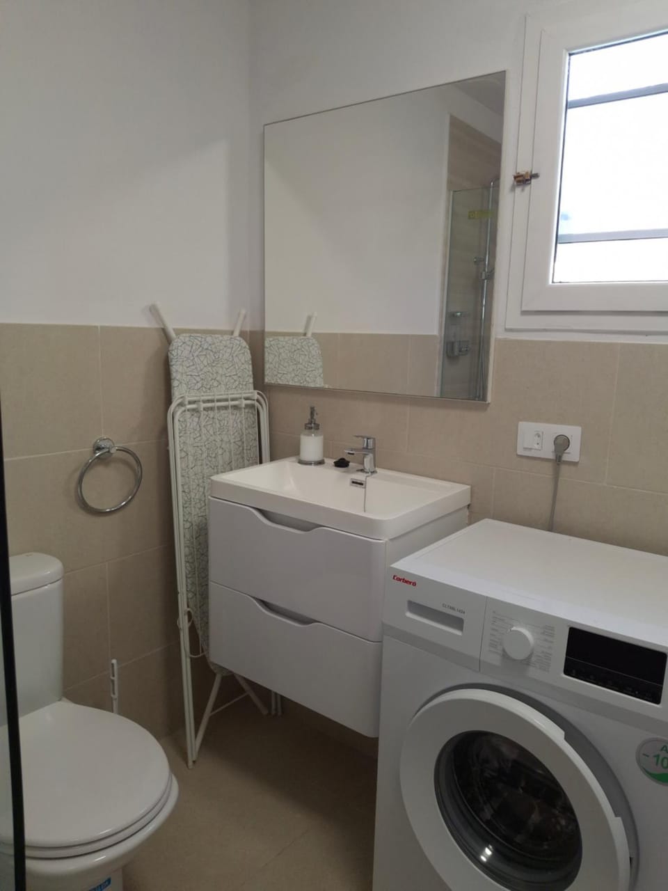 Bathroom, towels, washing machine