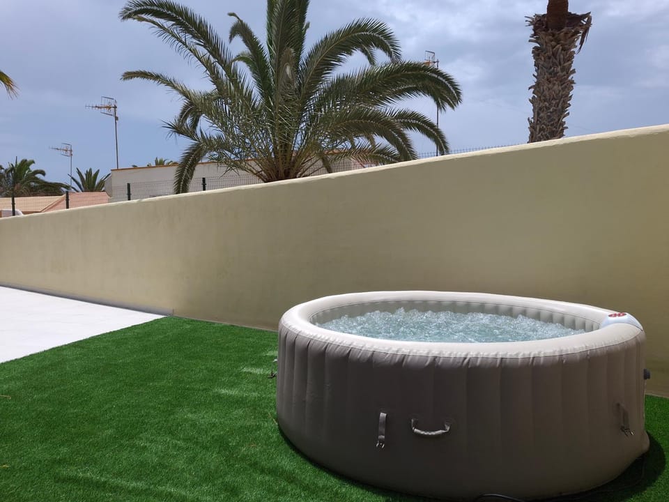 Hot Tub, Hot Tub