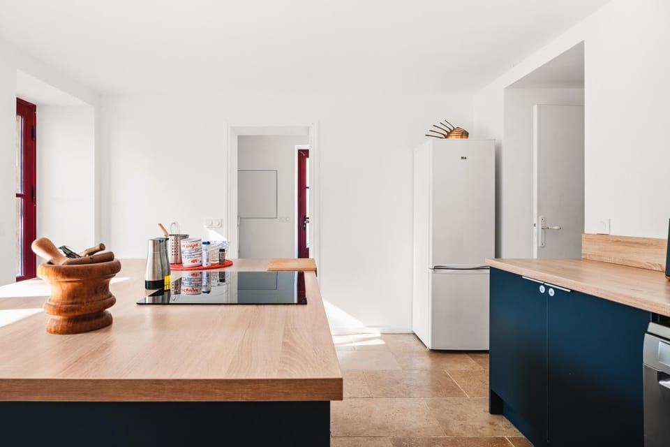 Kitchen or kitchenette, Living room