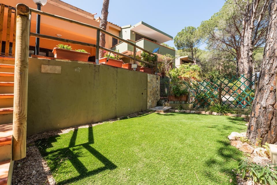Property building, Day, Garden, Garden view