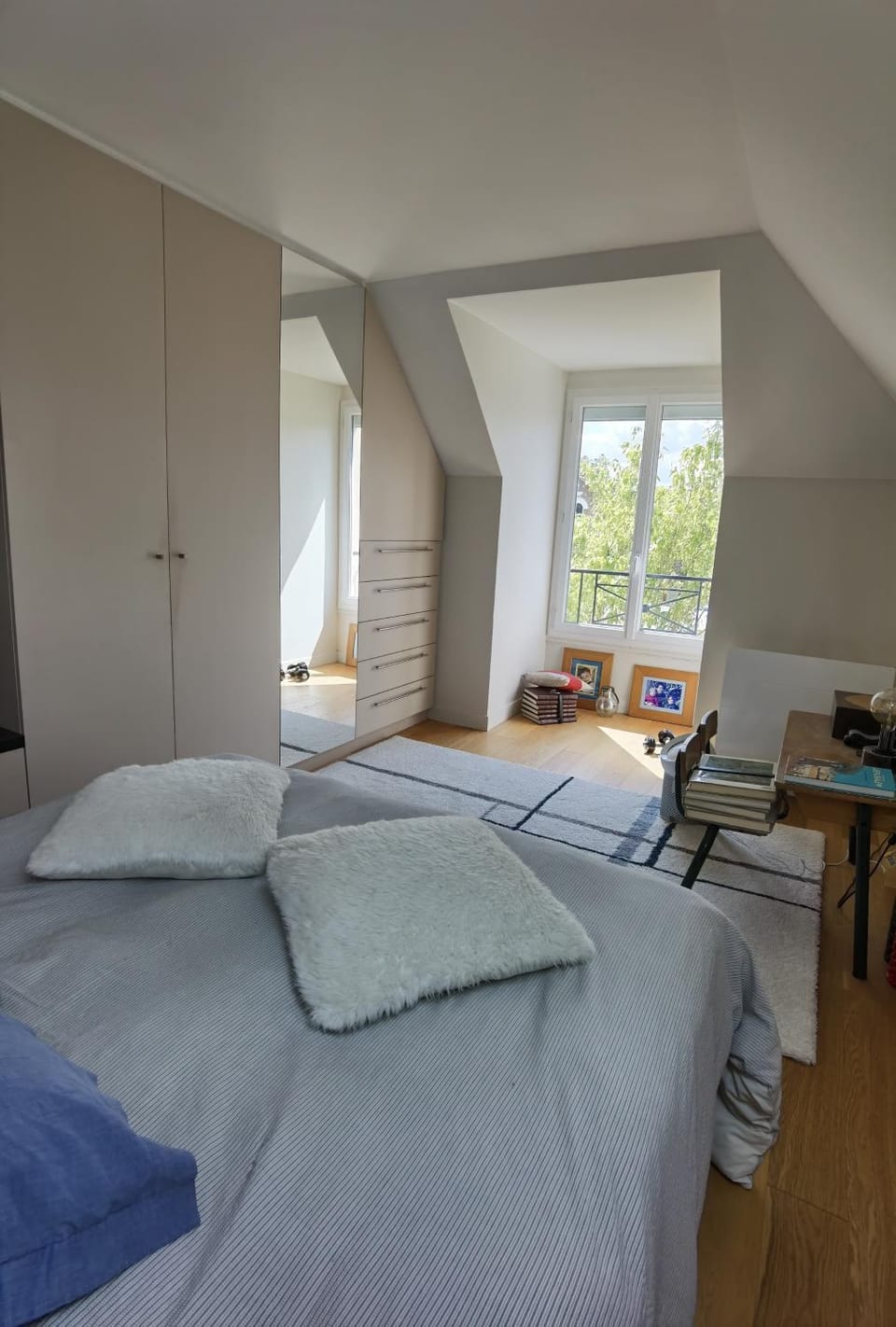 Bed, Photo of the whole room, Bedroom, wardrobe