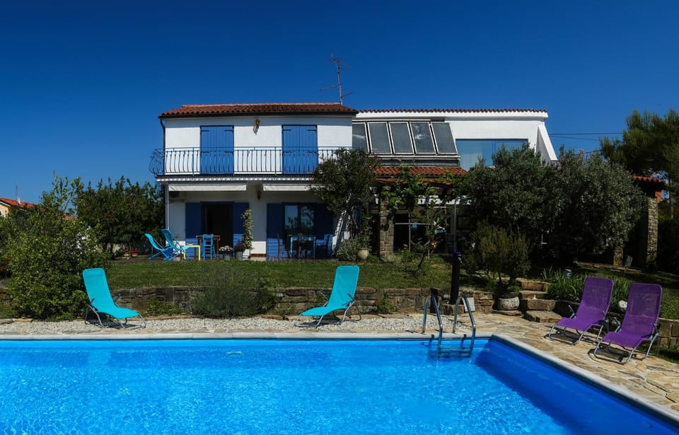 Property building, Garden, Swimming pool