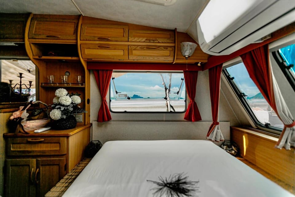 Bed, Bedroom, Sea view