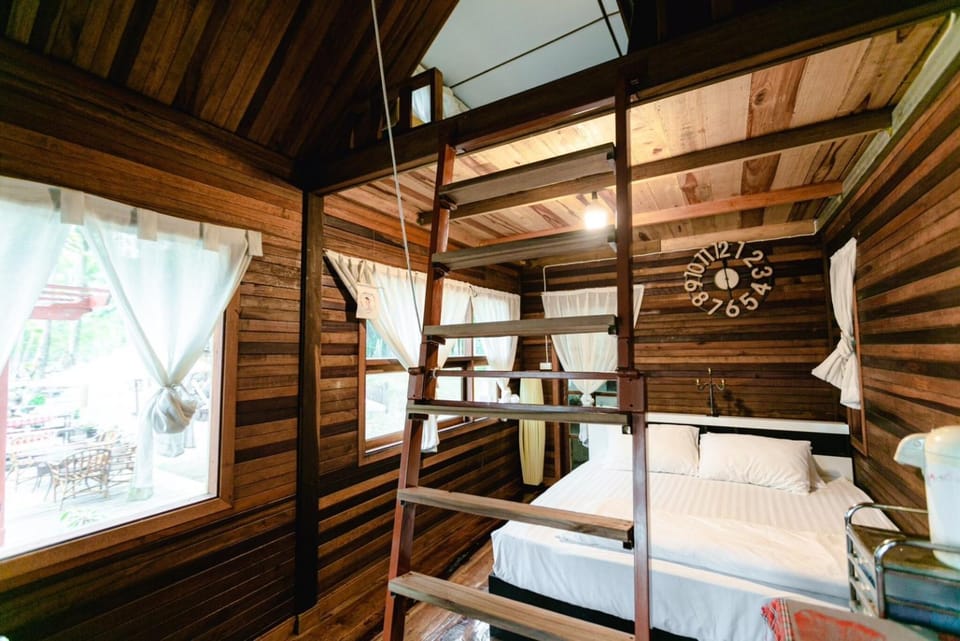 Bed, Kitchen or kitchenette, Photo of the whole room, Dining area, Bedroom