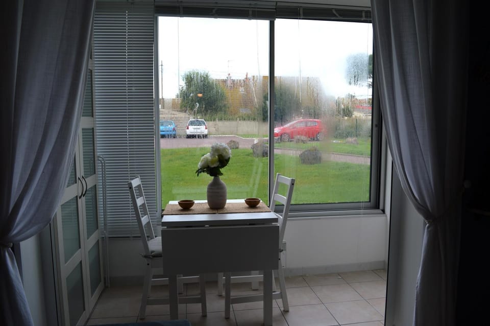 Dining area, Parking