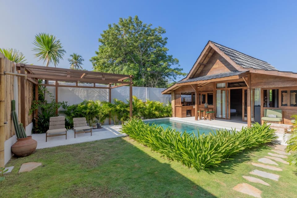 Property building, Garden, Balcony/Terrace, Swimming pool, sunbed, sunbed