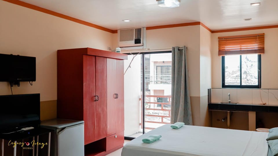 Bed, Seating area, Bedroom, Street view