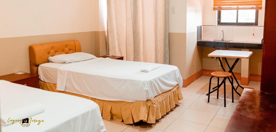 Bed, Balcony/Terrace, Street view, internet, towels, wardrobe