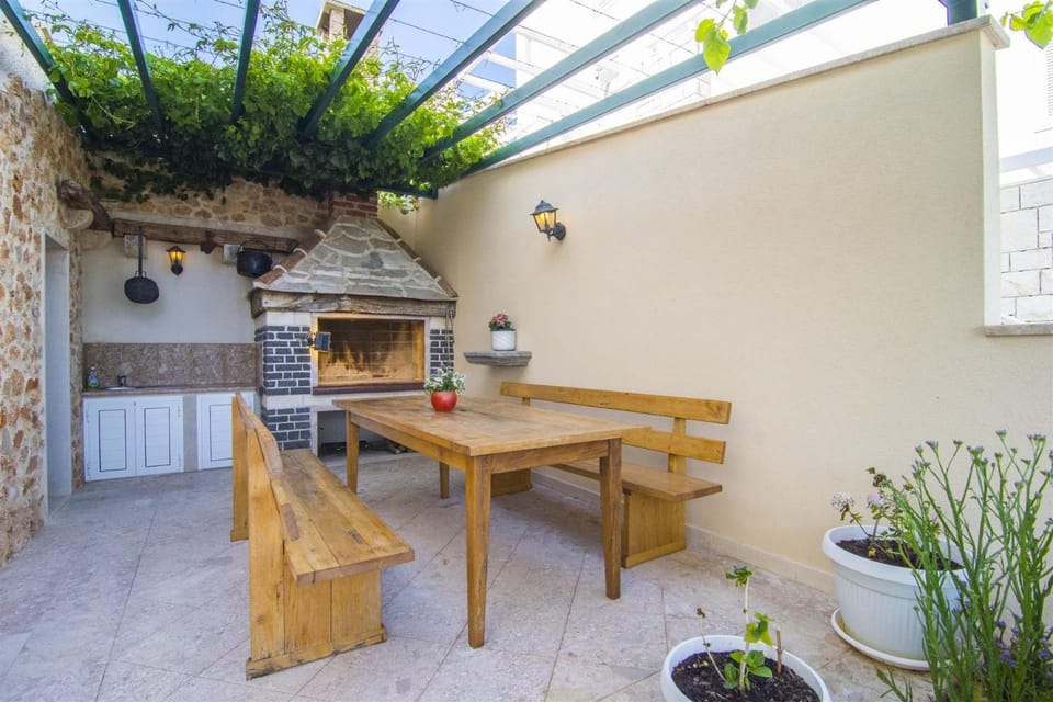 BBQ facilities, Seating area, Dining area