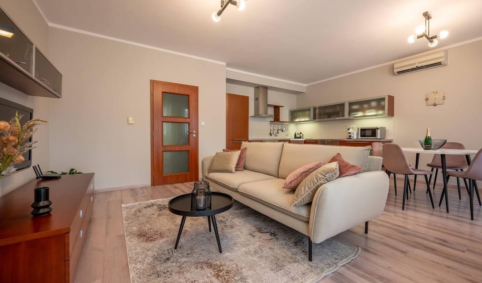 Kitchen or kitchenette, Living room, Seating area, Dining area, minibar, air conditioner