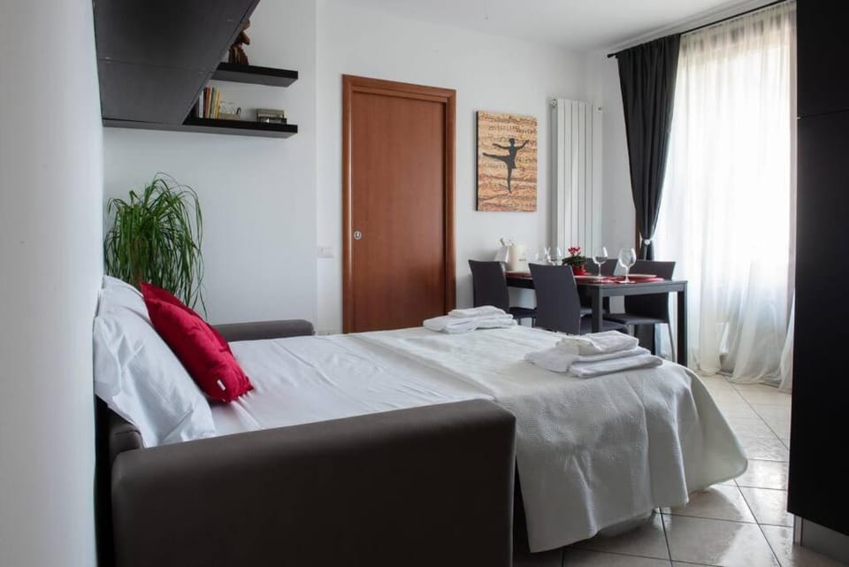 TV and multimedia, Kitchen or kitchenette, Living room, Dining area, pet friendly, stove