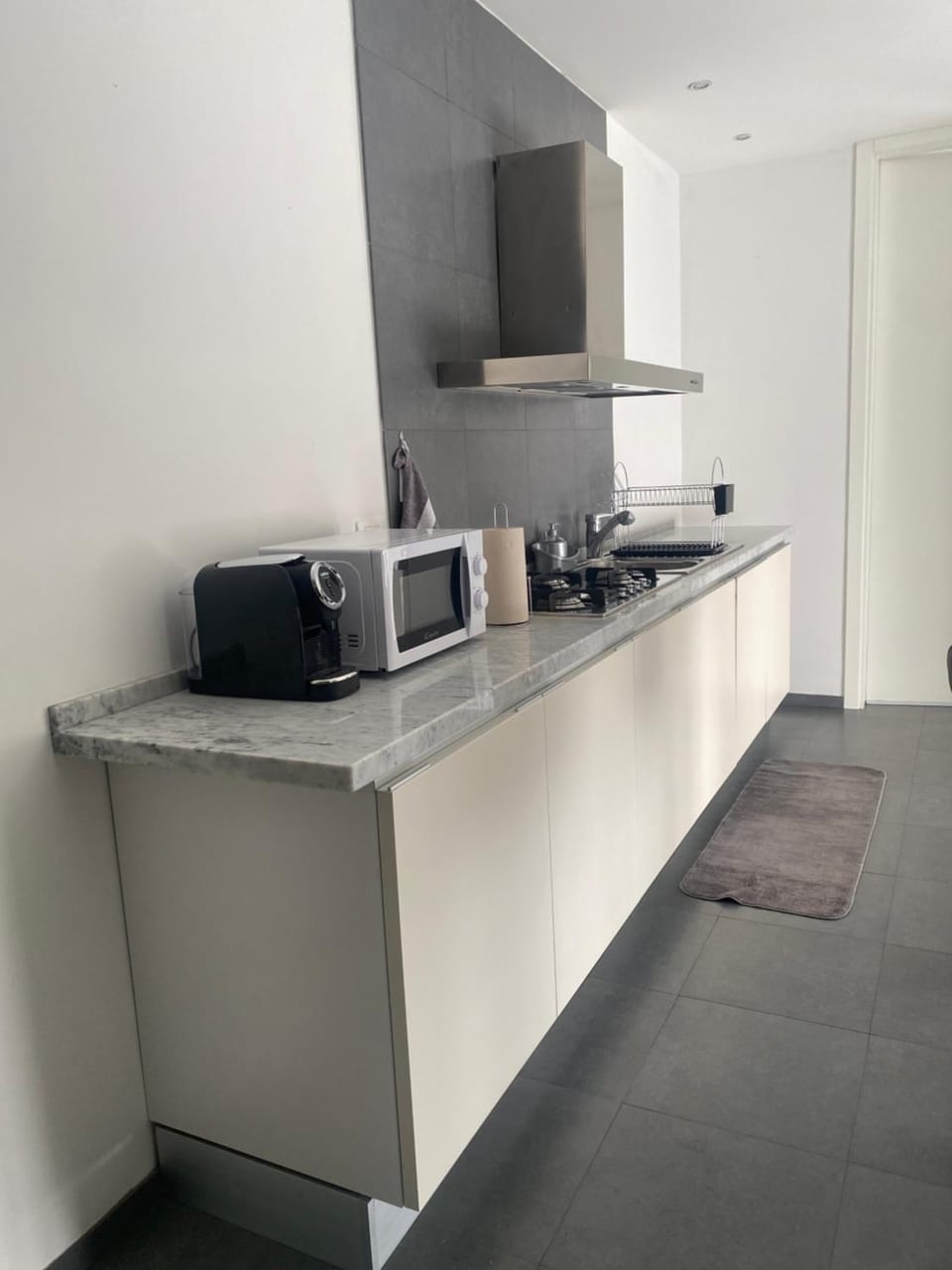Coffee/tea facilities, Kitchen or kitchenette, minibar, stove