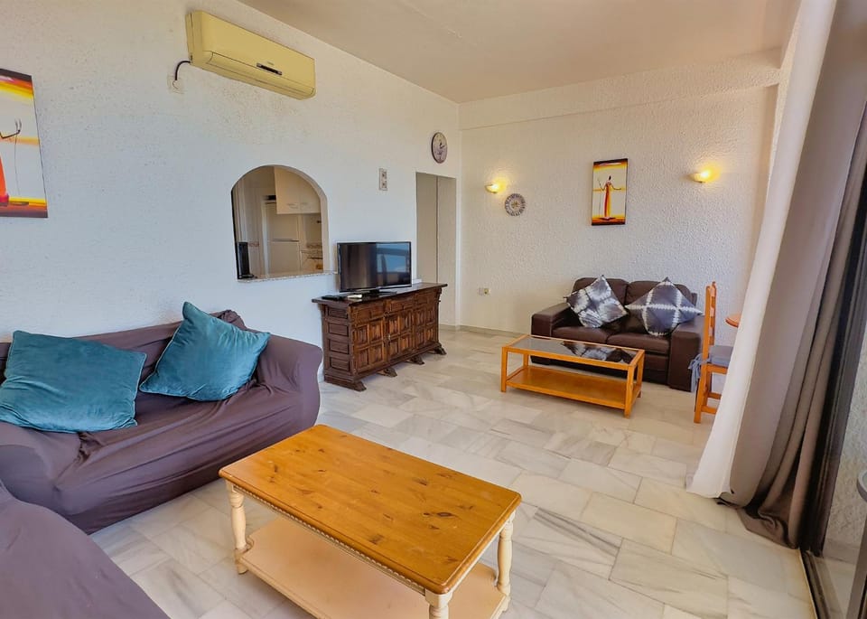 TV and multimedia, Living room, Seating area, air conditioner