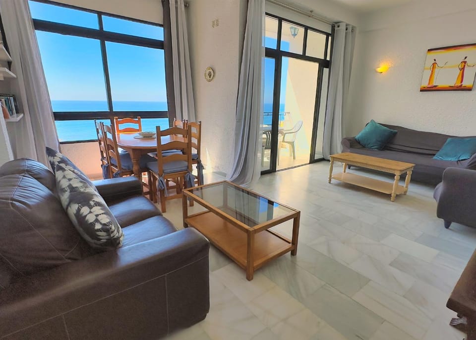 View (from property/room), Balcony/Terrace, Living room, Dining area, Sea view