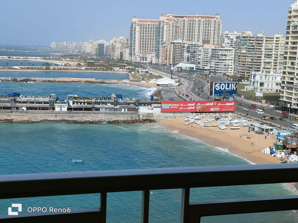 City view, Sea view
