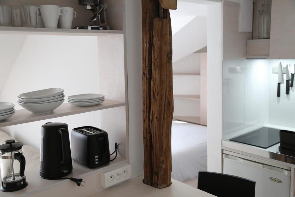 Coffee/tea facilities, Kitchen or kitchenette, Bedroom, stove, toaster