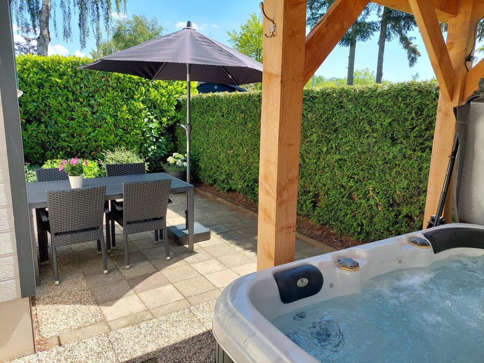 Garden, Hot Tub