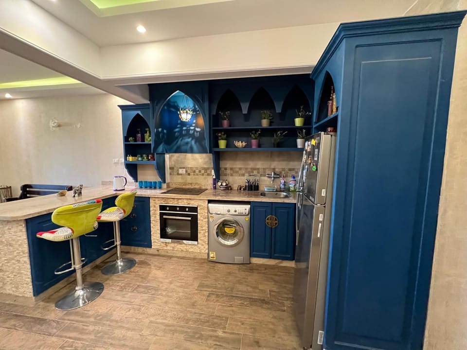 Kitchen or kitchenette, Dining area, oven, pet friendly, stove, washing machine