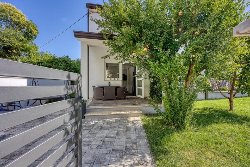 Property building, Garden, Garden view