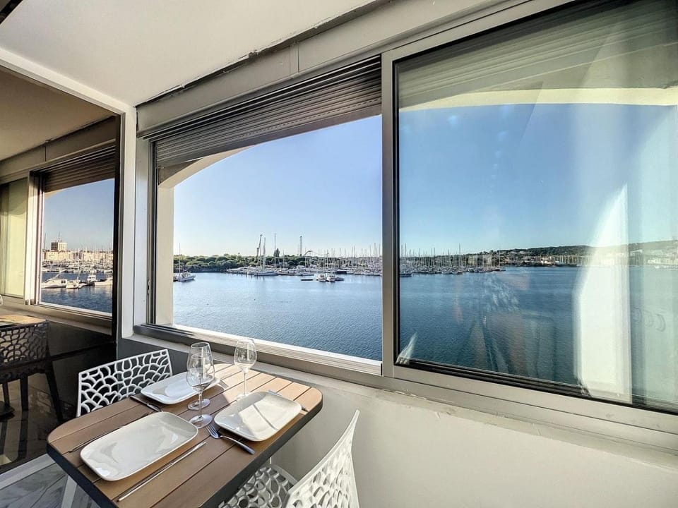 Day, Natural landscape, View (from property/room), Dining area, Sea view