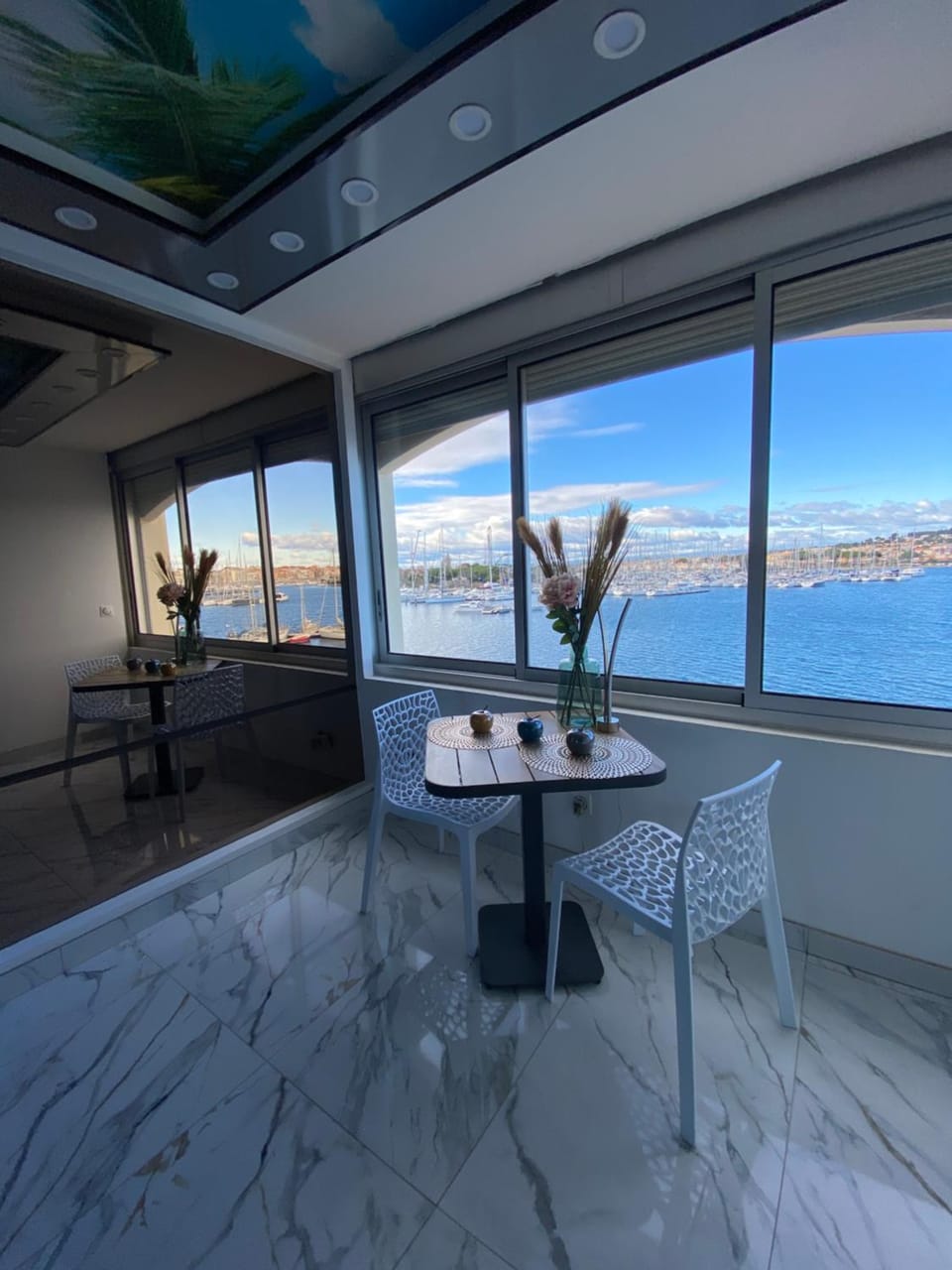 Day, Natural landscape, View (from property/room), Balcony/Terrace, Living room, Seating area, Dining area, Lake view, Mountain view, Sea view