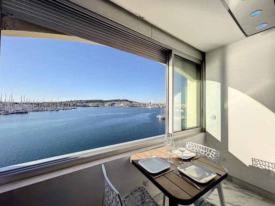 Day, Natural landscape, View (from property/room), Living room, Seating area, Dining area, Lake view, Sea view