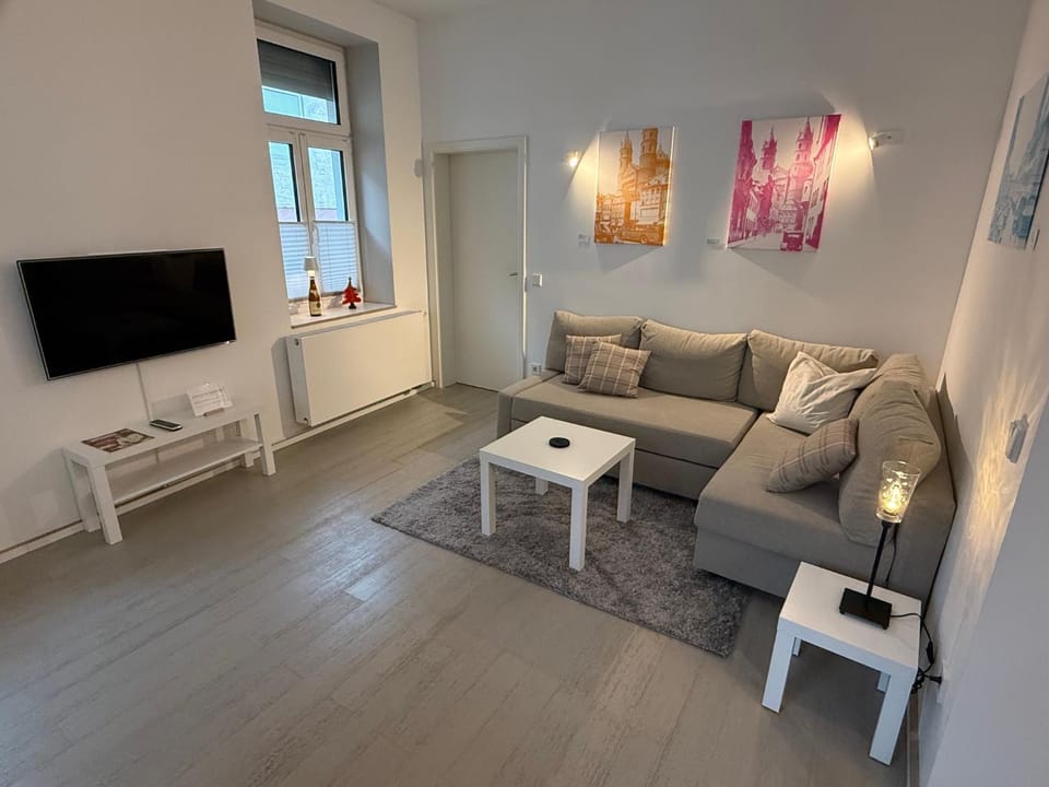 TV and multimedia, Living room, Photo of the whole room, Seating area