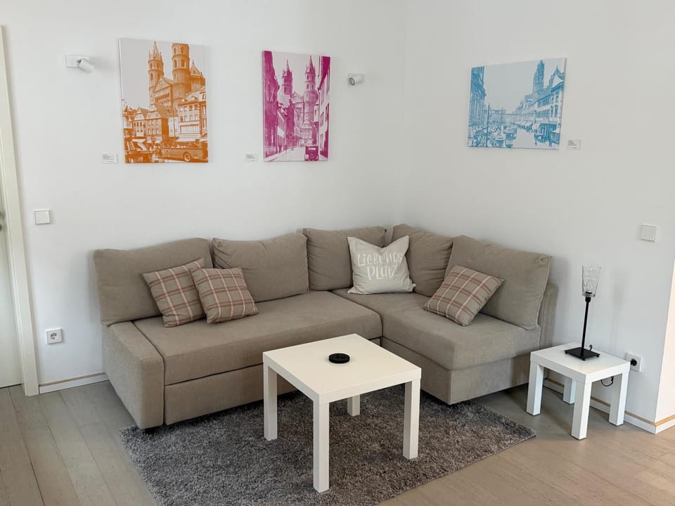 Bed, Living room, Photo of the whole room, Seating area