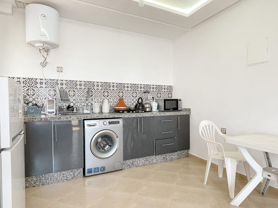 Dining area, minibar, stove