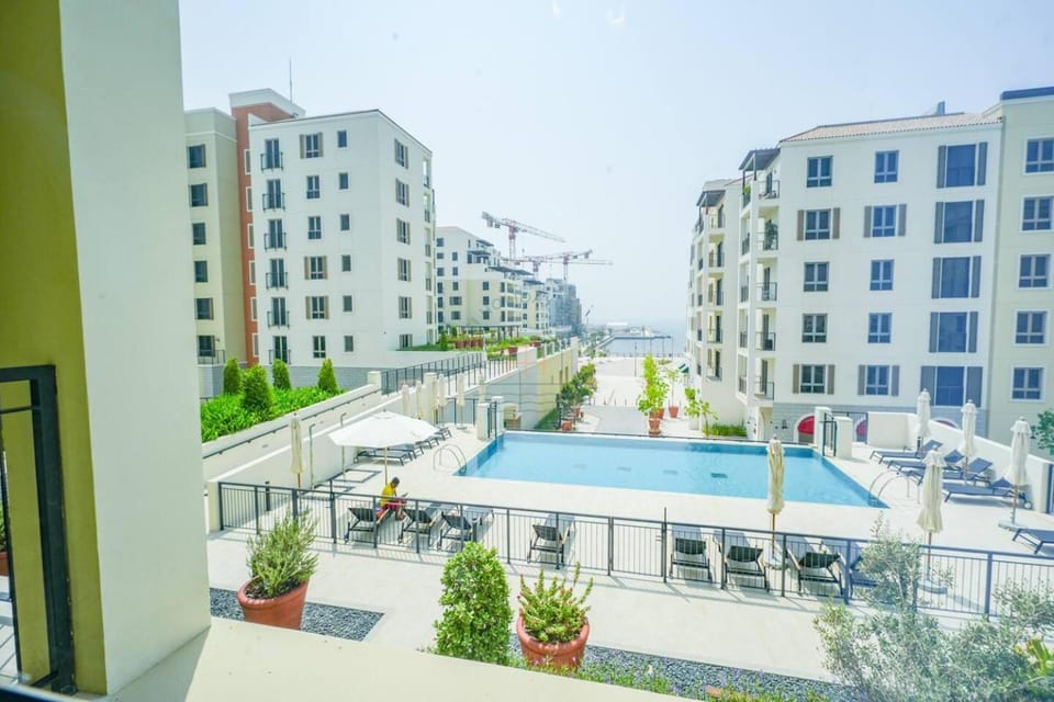 Property building, Swimming pool, Swimming pool