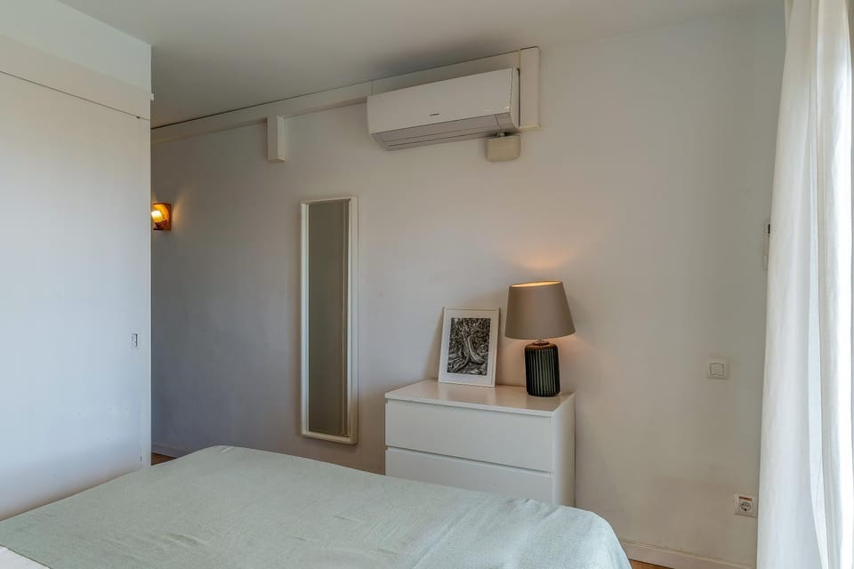 Bedroom, air conditioner