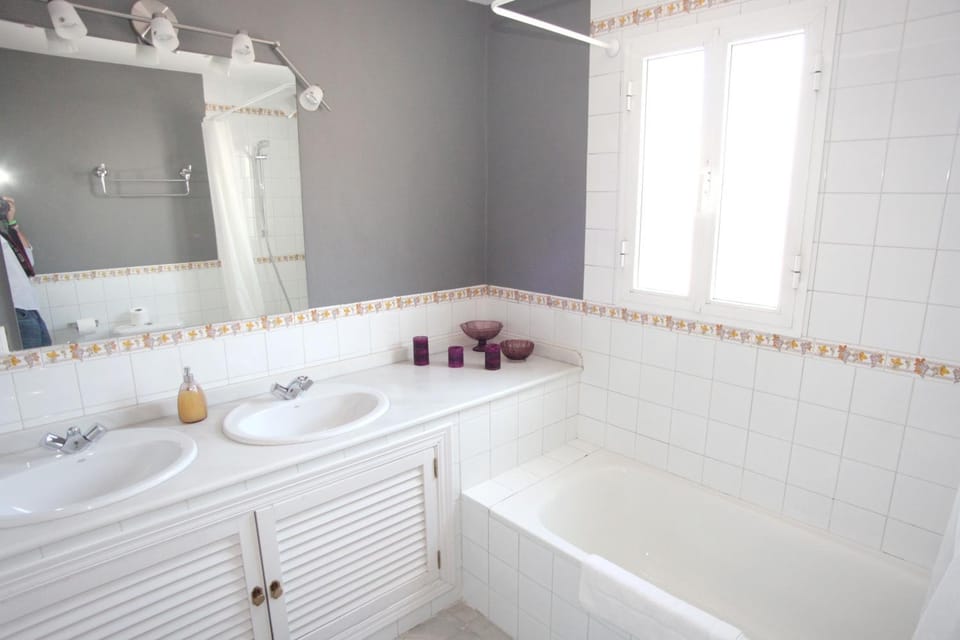 Bathroom, Bath, towels